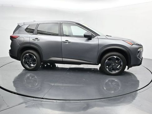 Used 2024 Nissan Rogue SV AWD/4WD image 9