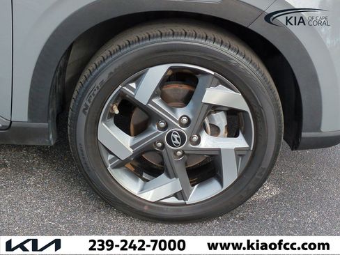 Used 2022 Hyundai Venue Limited image 11