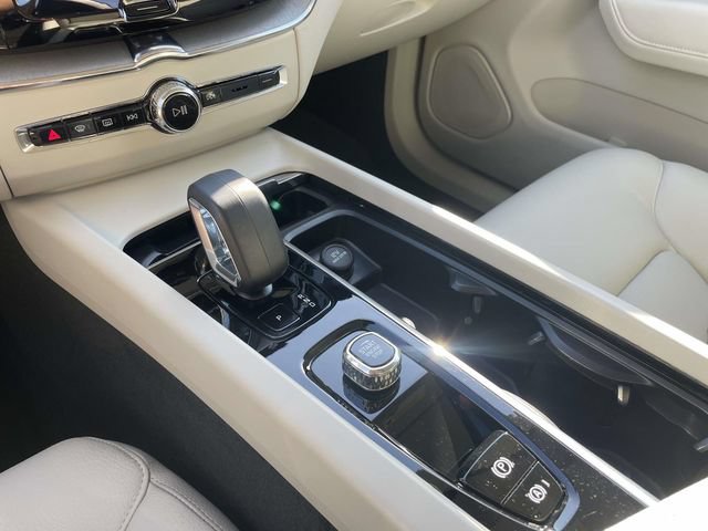 Certified 2024 Volvo XC60 B5 Plus AWD/4WD image 30