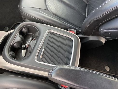 Used 2023 Chrysler Pacifica Touring-L image 40