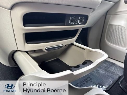 Used 2022 Chrysler Voyager LX FWD image 24