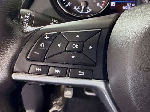 Used 2018 Nissan Rogue SV image 14