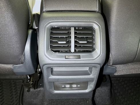 New 2026 Volkswagen Taos SE image 13