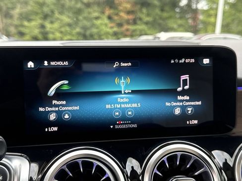 Used 2022 Mercedes-Benz GLB 250 4MATIC w/ Premium Package Lite image 20