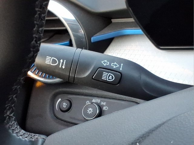 Used 2024 Chevrolet Trax LT w/ LT Convenience Package FWD image 25