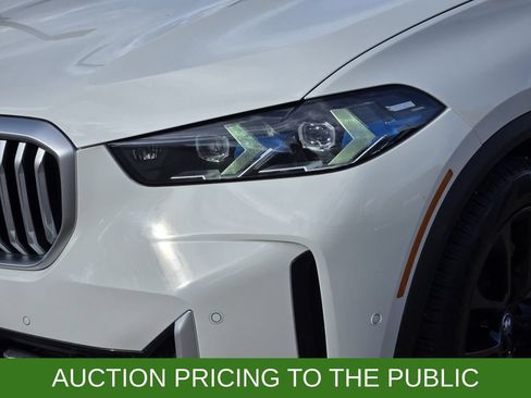 Used 2025 BMW X5 xDrive50e AWD/4WD image 8