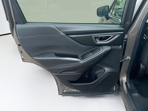 Used 2020 Subaru Forester Premium AWD/4WD image 26