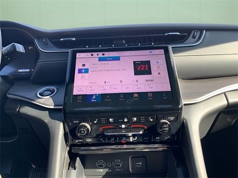 New 2025 Jeep Grand Cherokee L Limited w/ Luxury Tech Group II image 24