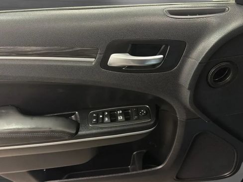 Used 2016 Chrysler 300 Limited RWD image 18