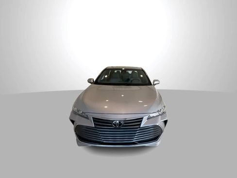 Used 2021 Toyota Avalon XLE image 3
