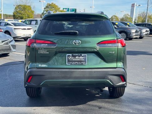Certified 2022 Toyota Corolla Cross XLE image 10