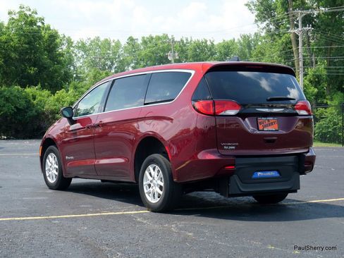 Used 2023 Chrysler Voyager LX image 35