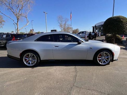 Used 2025 Dodge Charger Daytona Scat Pack w/ Track Pack image 2