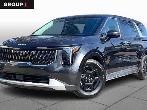 Used 2025 Kia Carnival image 1