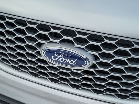 Used 2024 Ford Edge SEL image 25
