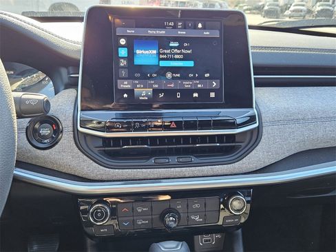 Used 2025 Jeep Compass Sport image 17