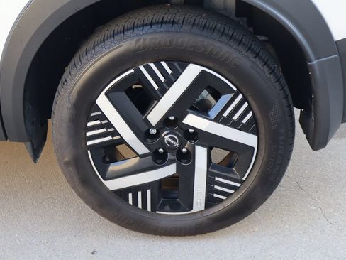 Used 2025 Nissan Kicks SV w/ Illumination Package FWD image 27