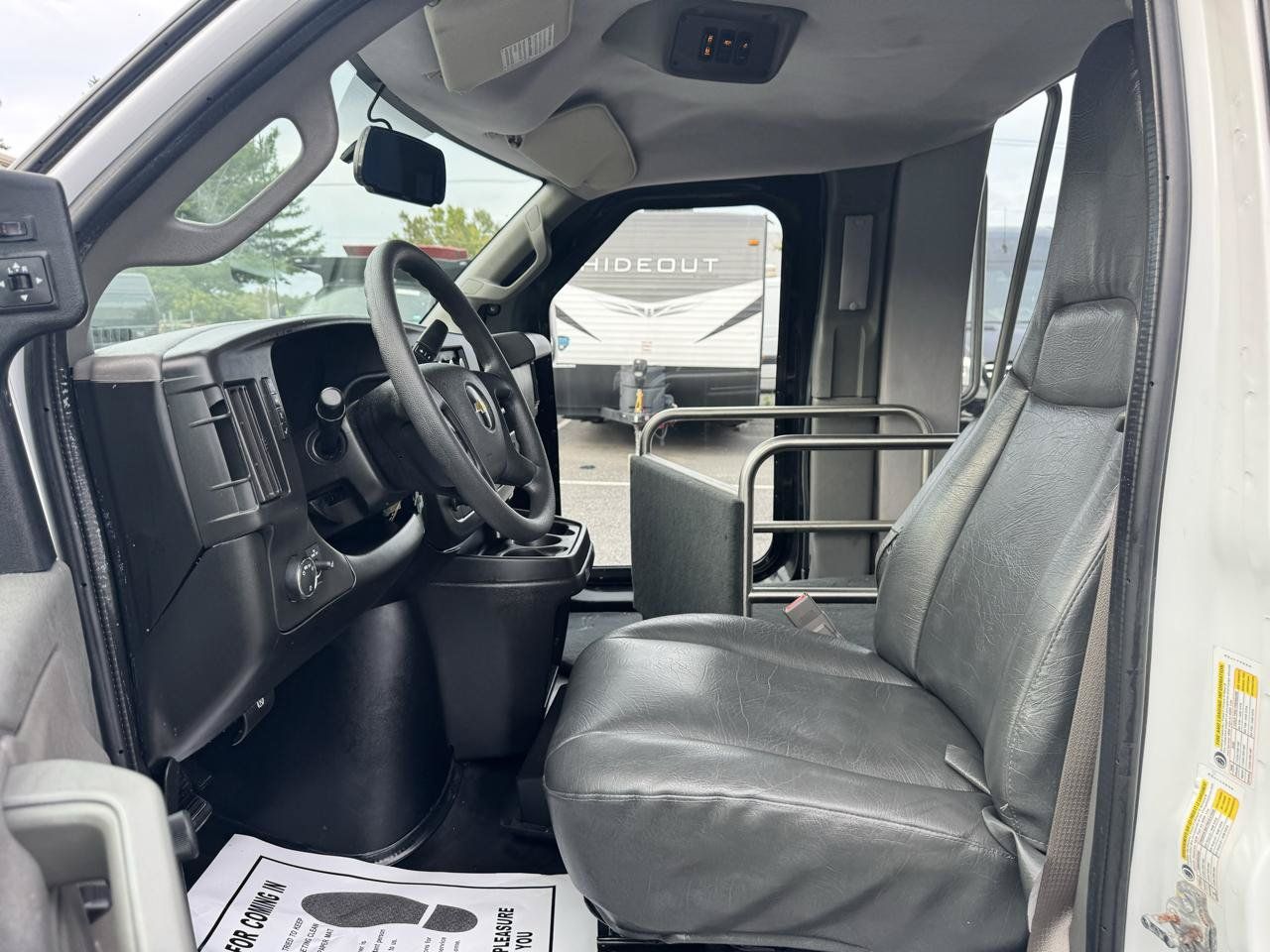 Used 2020 Chevrolet Express 3500 w/ Shuttle Bus Package RWD image 9