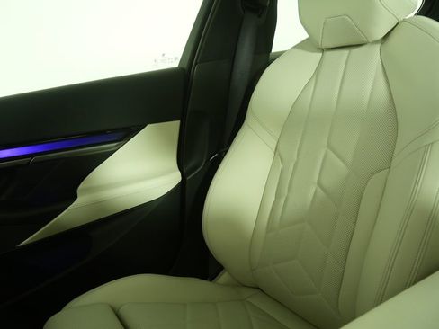 Certified 2024 BMW 540i xDrive w/ Premium Package image 23