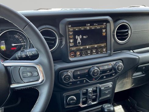 Used 2023 Jeep Wrangler Unlimited Sahara AWD/4WD image 9