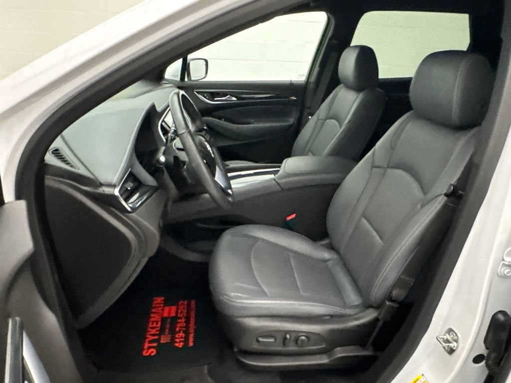 Used 2024 Buick Enclave Essence w/ Sport Touring Edition FWD image 23