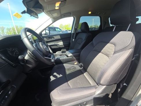 Used 2025 Nissan Pathfinder SV image 26