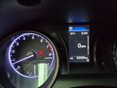 Used 2021 Toyota Camry SE image 31