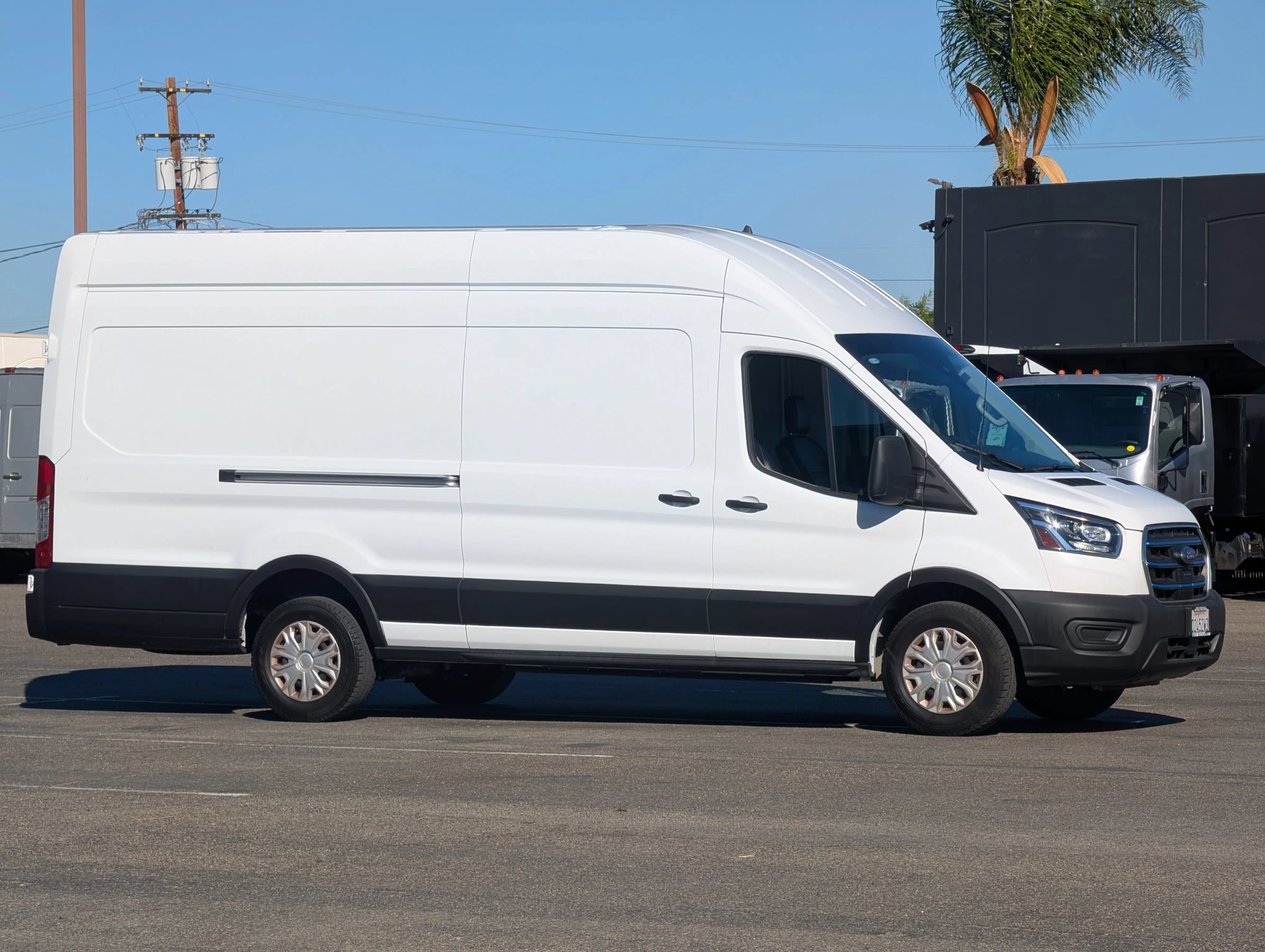 Used 2023 Ford E-Transit 148 High Roof Extended RWD image 1