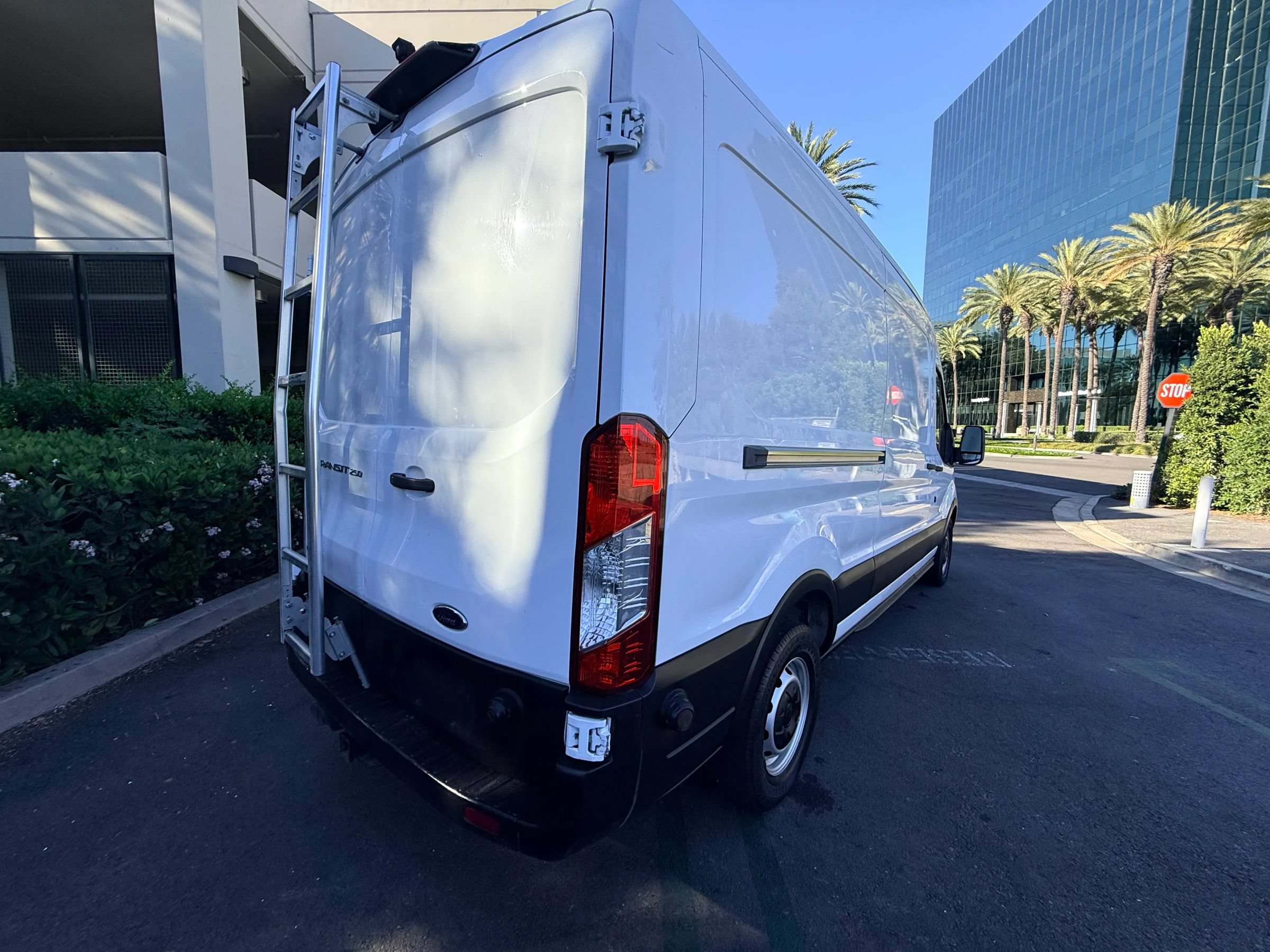 Used 2019 Ford Transit 250 148 Medium Roof RWD image 7