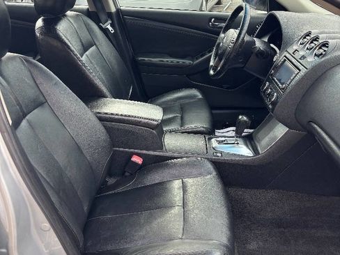 Used 2011 Nissan Altima 2.5 SL w/ Technology Pkg image 14