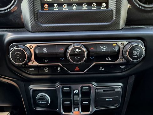 Used 2022 Jeep Gladiator Sport image 25