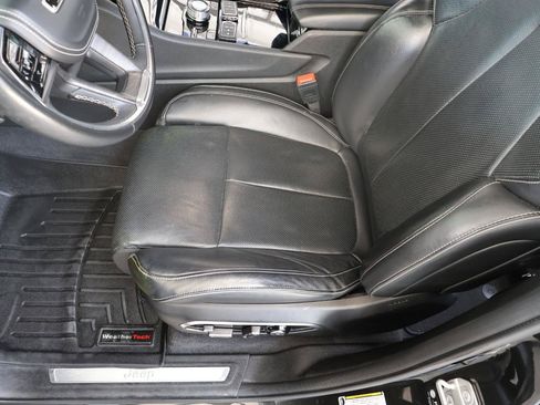Used 2022 Jeep Grand Cherokee L Overland w/ Luxury Tech Group IV AWD/4WD image 46