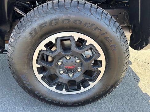 Used 2025 Toyota Tacoma TRD Off-Road AWD/4WD image 28