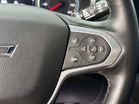 Used 2023 Chevrolet Traverse RS FWD image 21
