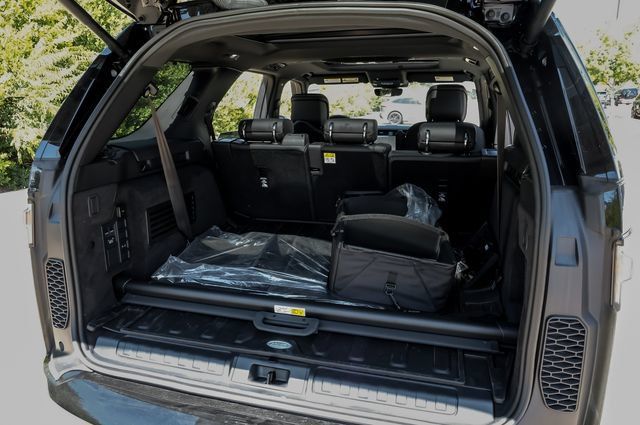 New 2026 Land Rover Discovery Limited Edition AWD/4WD image 65