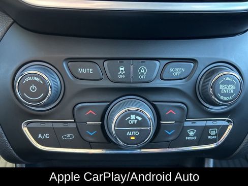 Used 2019 Jeep Cherokee Limited image 22