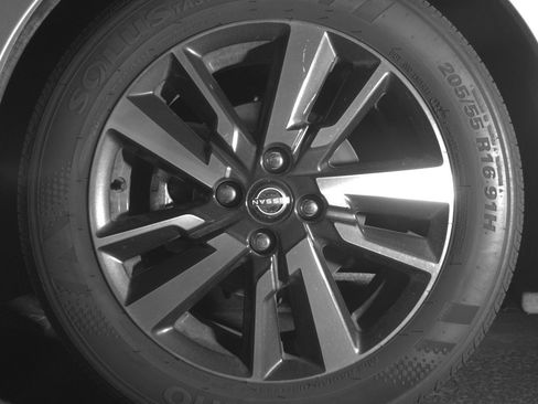 Used 2025 Nissan Versa SV image 12