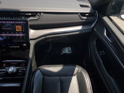 Certified 2023 Jeep Grand Cherokee Overland AWD/4WD image 21
