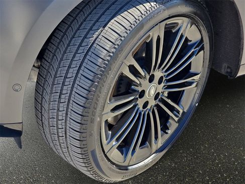 Certified 2025 Land Rover Range Rover SE image 34