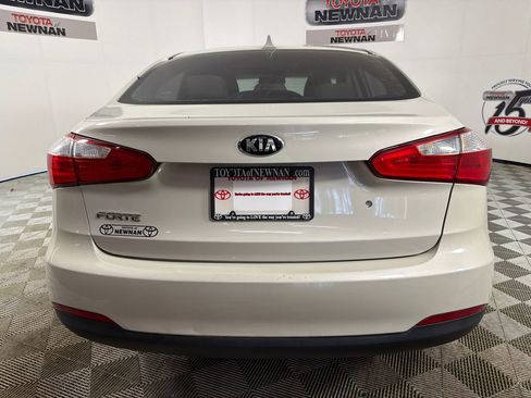 Used 2015 Kia Forte LX FWD image 4