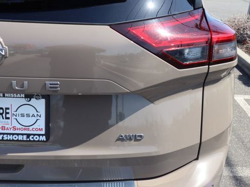 Certified 2025 Nissan Rogue SV image 28