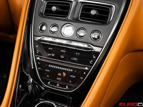 Used 2019 Aston Martin DB11 Volante RWD image 31