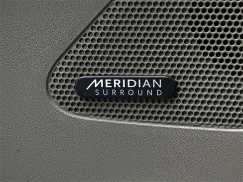 Used 2020 Jaguar F-PACE R-Sport image 36