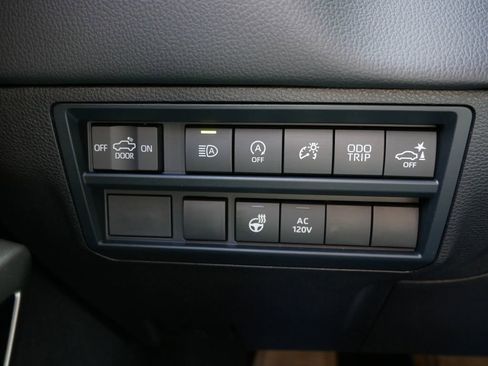 Certified 2025 Toyota Tundra Limited AWD/4WD image 29