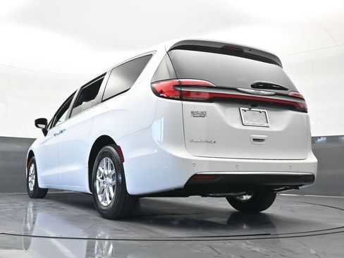 New 2026 Chrysler Pacifica Select image 56