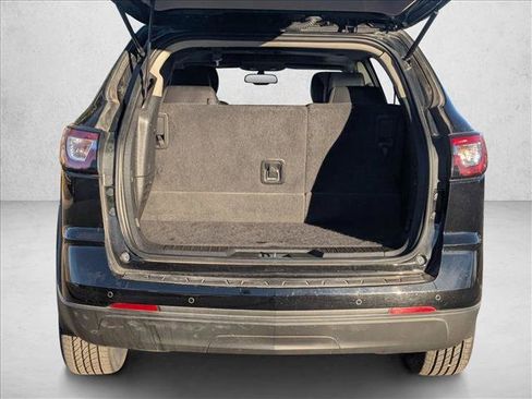 Used 2017 Chevrolet Traverse LT image 6