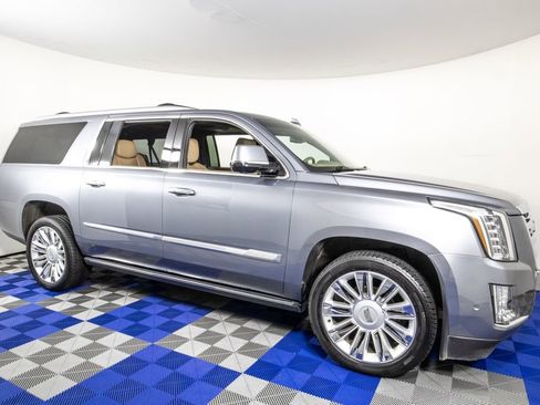 Used 2018 Cadillac Escalade ESV Platinum AWD/4WD image 3