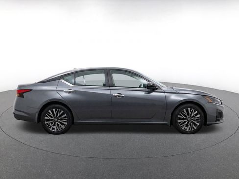 Used 2025 Nissan Altima 2.5 SV FWD image 10