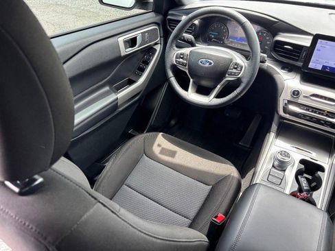 Used 2023 Ford Explorer XLT AWD/4WD image 16