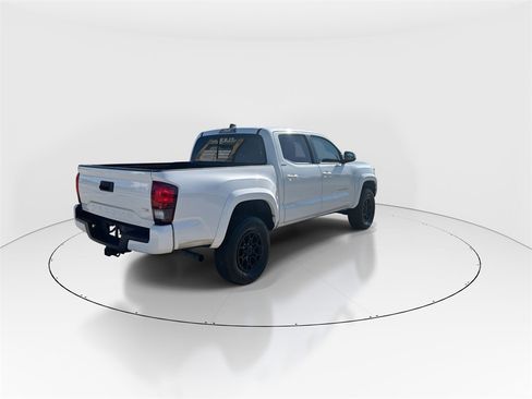 Used 2022 Toyota Tacoma SR5 w/ Technology Package image 8